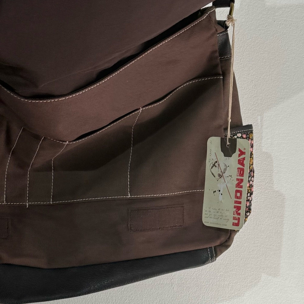 Union Bay floral crossbody messenger Y2K style bag with adjustable strap. - Picture 7 of 7
